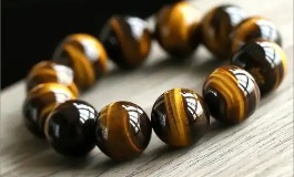 猫眼石颜色大全与佩戴指南：红黄白猫眼石寓意一次看懂