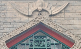 建筑上雕刻蝙蝠寓意着什么？不仅招财还镇宅